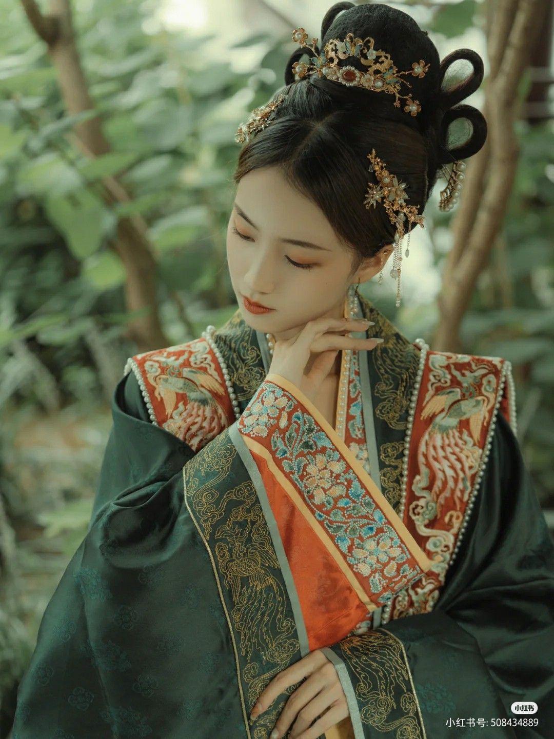 The Splendor of Outer Hanfu:Exploring the Beauty of Broad-sleeved Outerwear The Splendor of Outer Hanfu:Exploring the Beauty of Broad-sleeved Outerwear