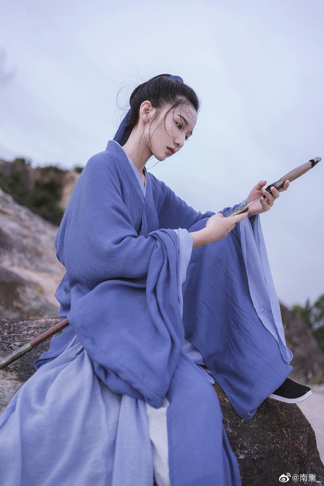 Seductive Short Cheongsam with Body-Hugging Fit