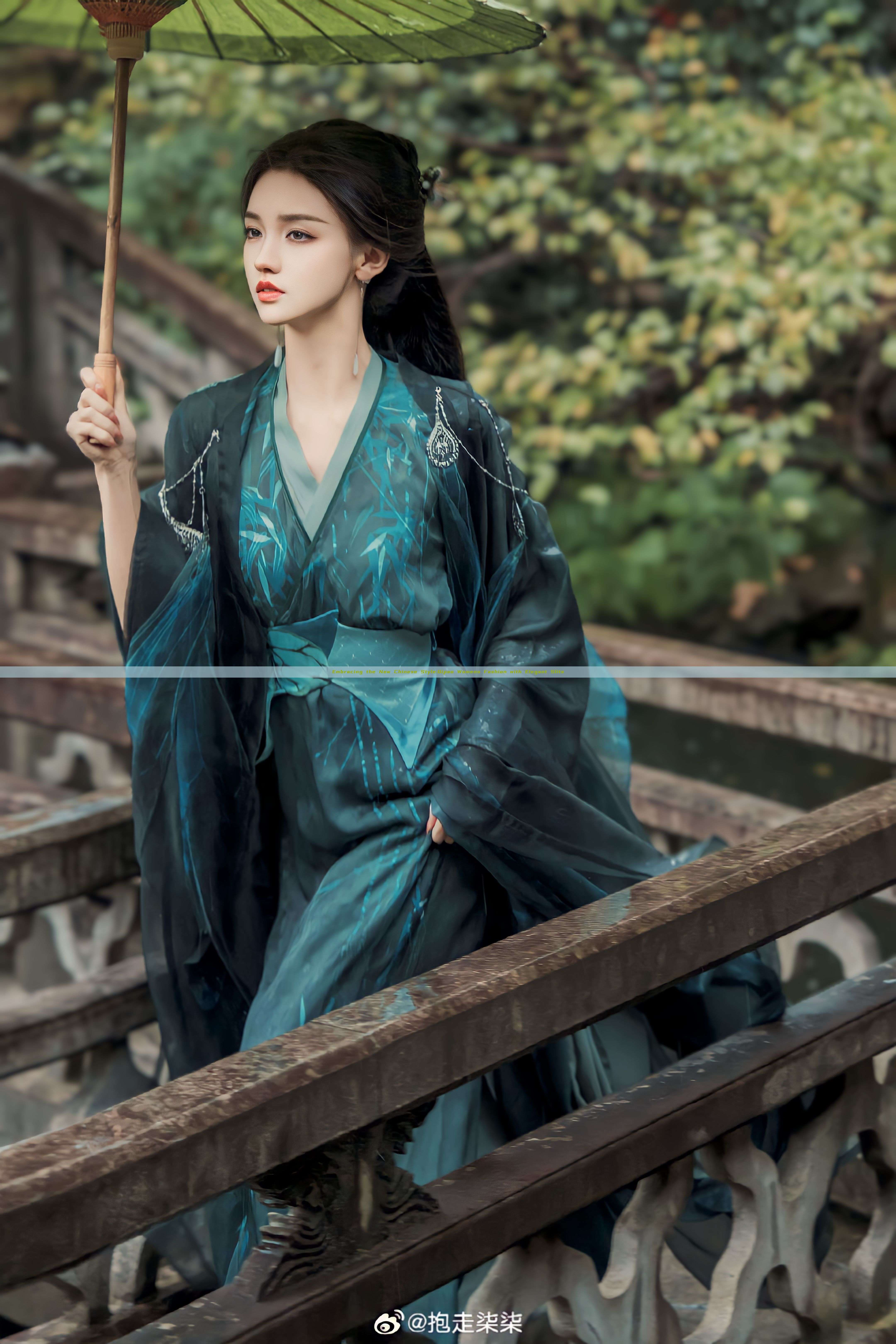Embracing the New Chinese Style:Qipao Womens Fashion with Elegant Slits Embracing the New Chinese Style:Qipao Womens Fashion with Elegant Slits