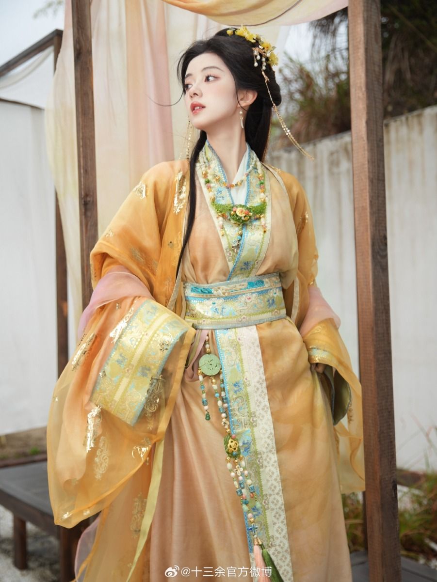 Youthful Fashion:The Rise of Seven-Point Sleeve Qipao Youthful Fashion:The Rise of Seven-Point Sleeve Qipao