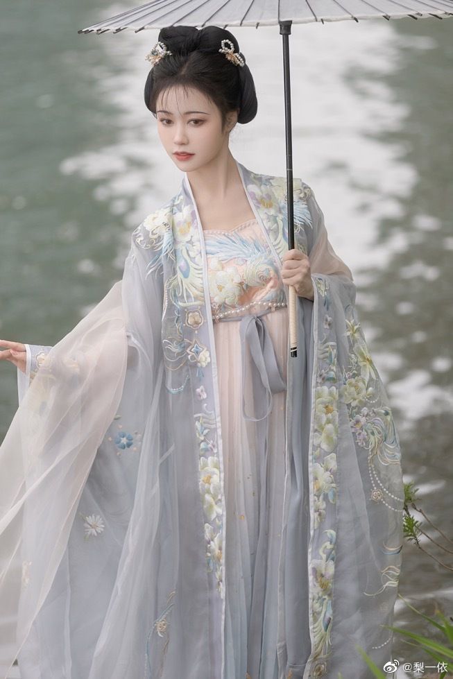 Skirt-Style Hanfu in Summer:A Blend of Tradition and Modernity