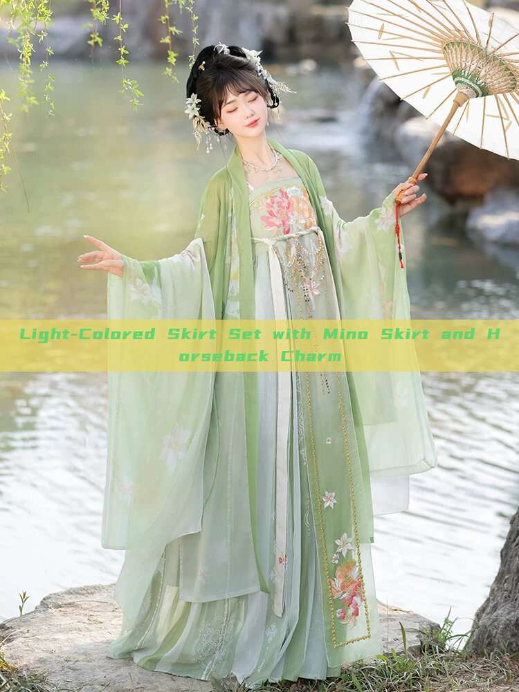 Light-Colored Skirt Set with Mino Skirt and Horseback Charm Light-Colored Skirt Set with Mino Skirt and Horseback Charm