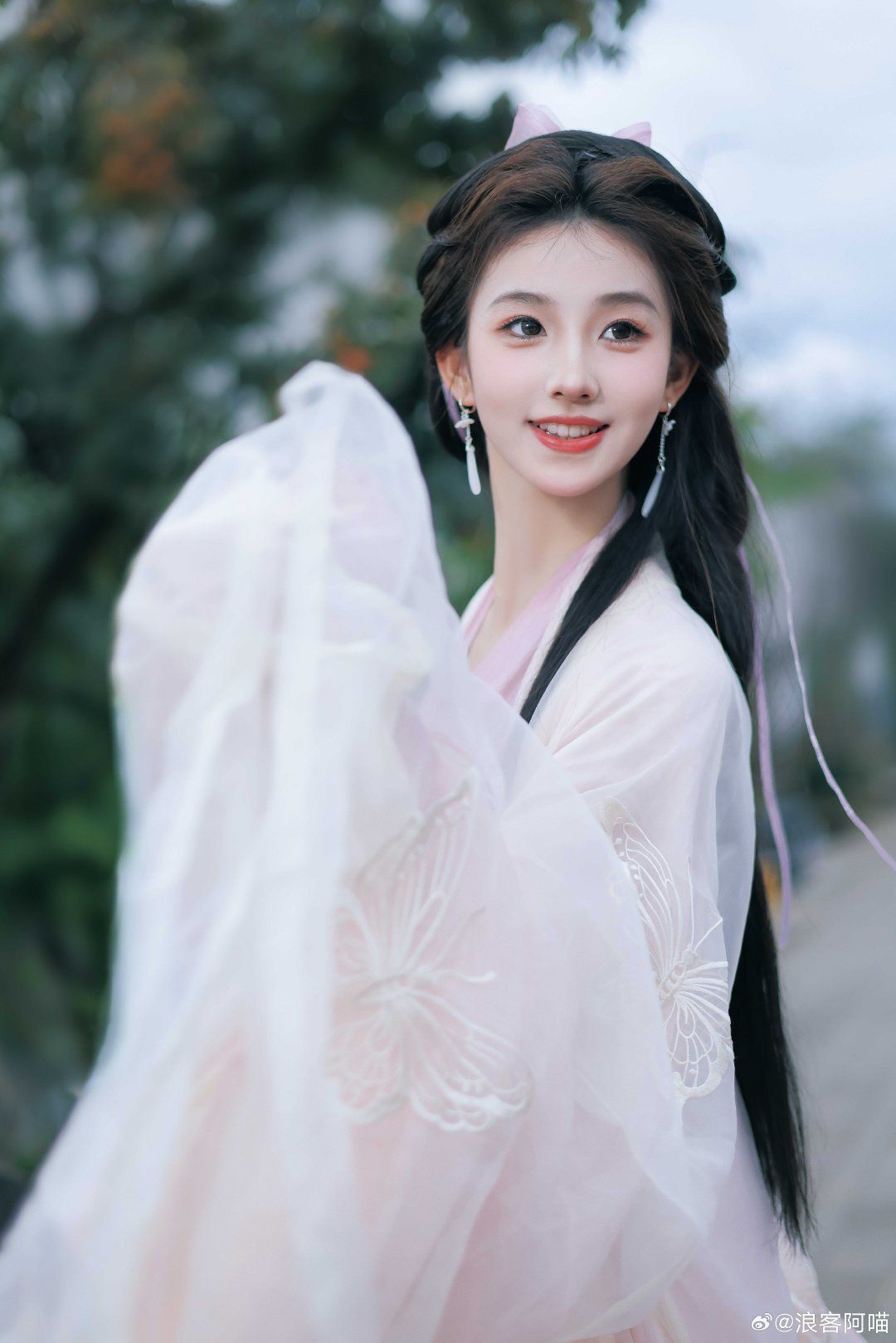 Traditional Chinese童装旗袍女与汉服,历史、风格与现代演绎 Traditional Chinese童装旗袍女与汉服,历史、风格与现代演绎