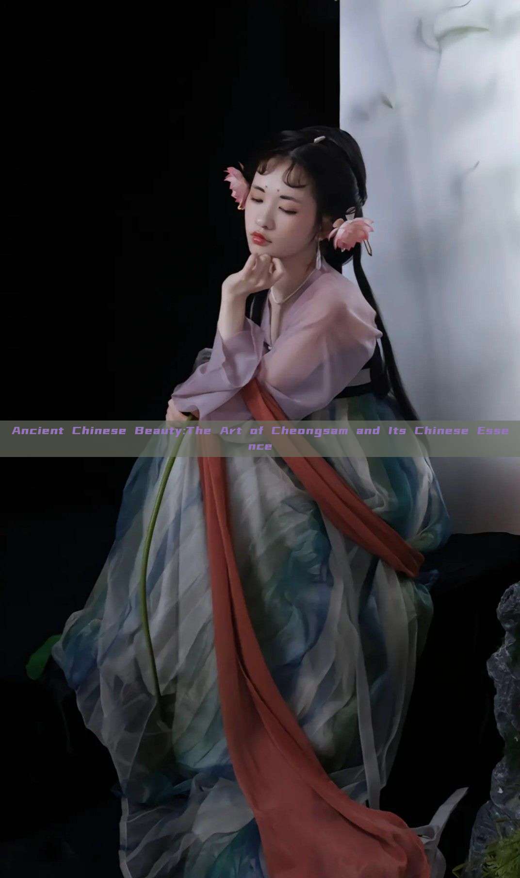 Ancient Chinese Beauty:The Art of Cheongsam and Its Chinese Essence