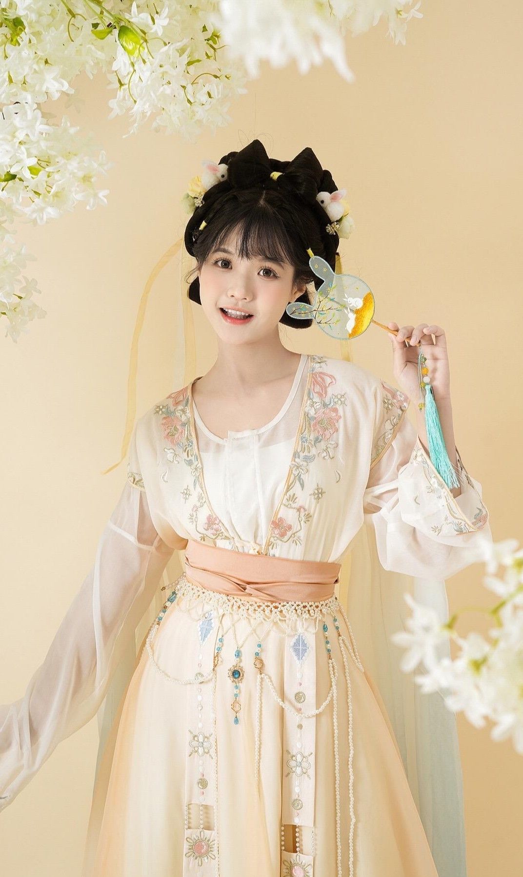 The Evolution of Hanfu:From the Wei-Jin Style to the Song Dynasty