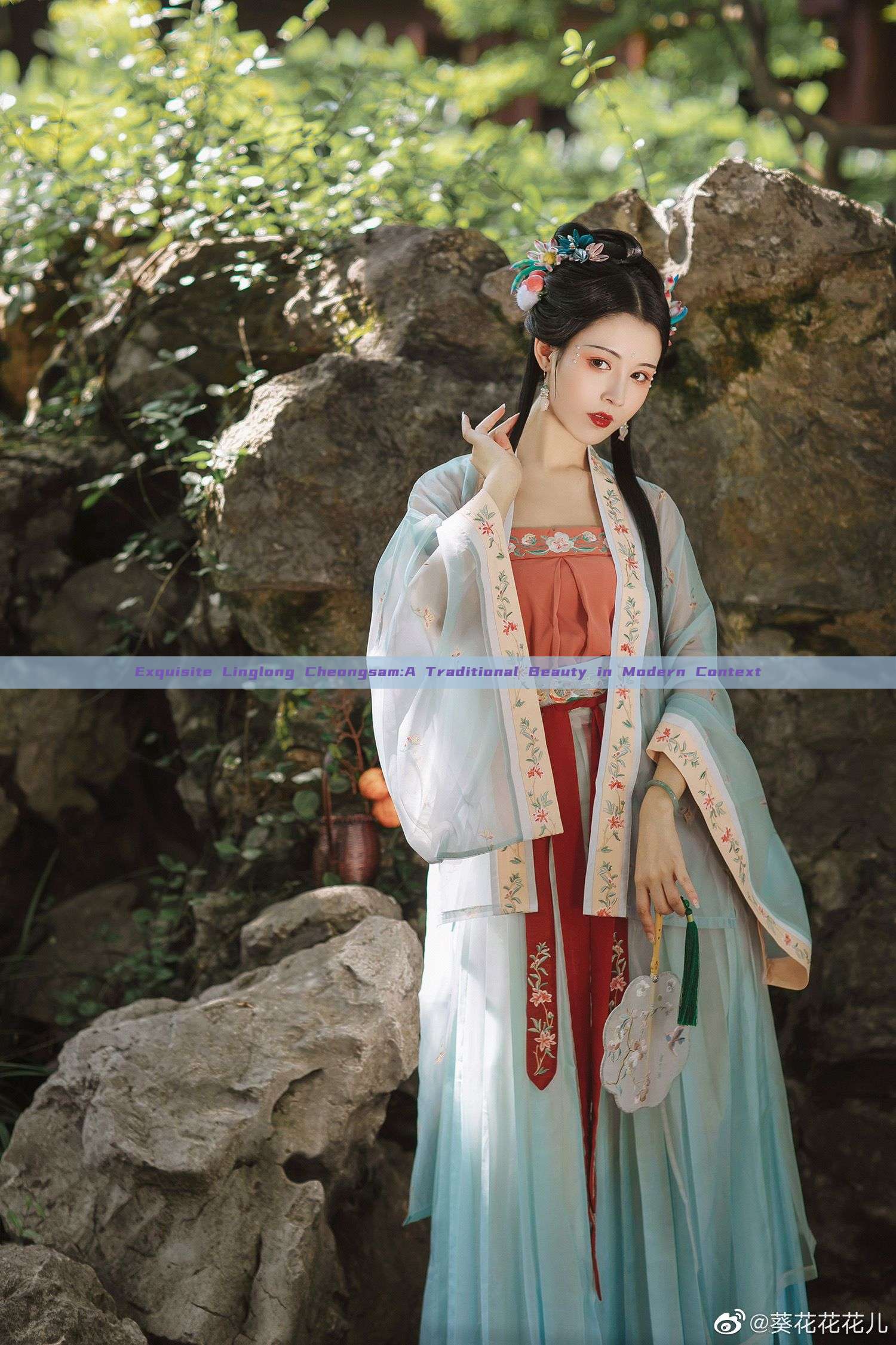 Exquisite Linglong Cheongsam:A Traditional Beauty in Modern Context Exquisite Linglong Cheongsam:A Traditional Beauty in Modern Context