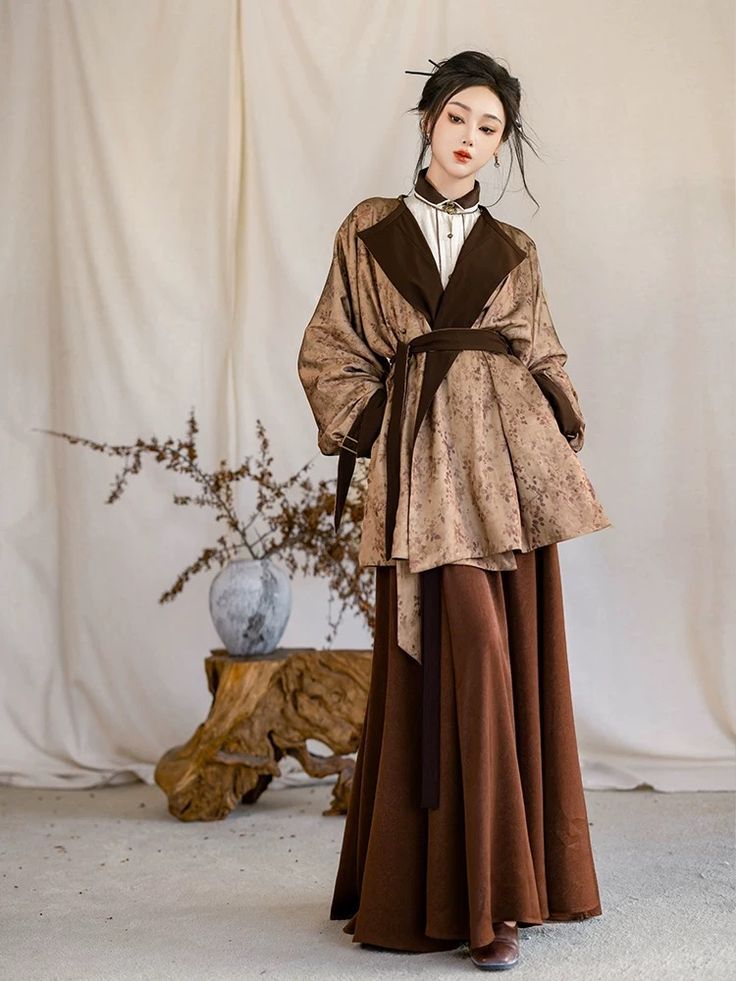 The Splendor of Silk Hanfu:Exploring the Beauty of Real Mulberry Silk The Splendor of Silk Hanfu:Exploring the Beauty of Real Mulberry Silk