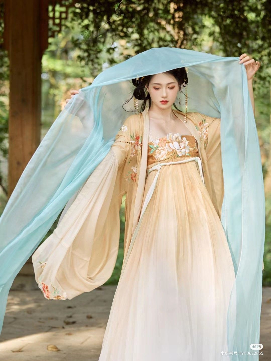 The Complete Guide to Hanfu Hair Accessories:Crowns and Headpieces The Complete Guide to Hanfu Hair Accessories:Crowns and Headpieces