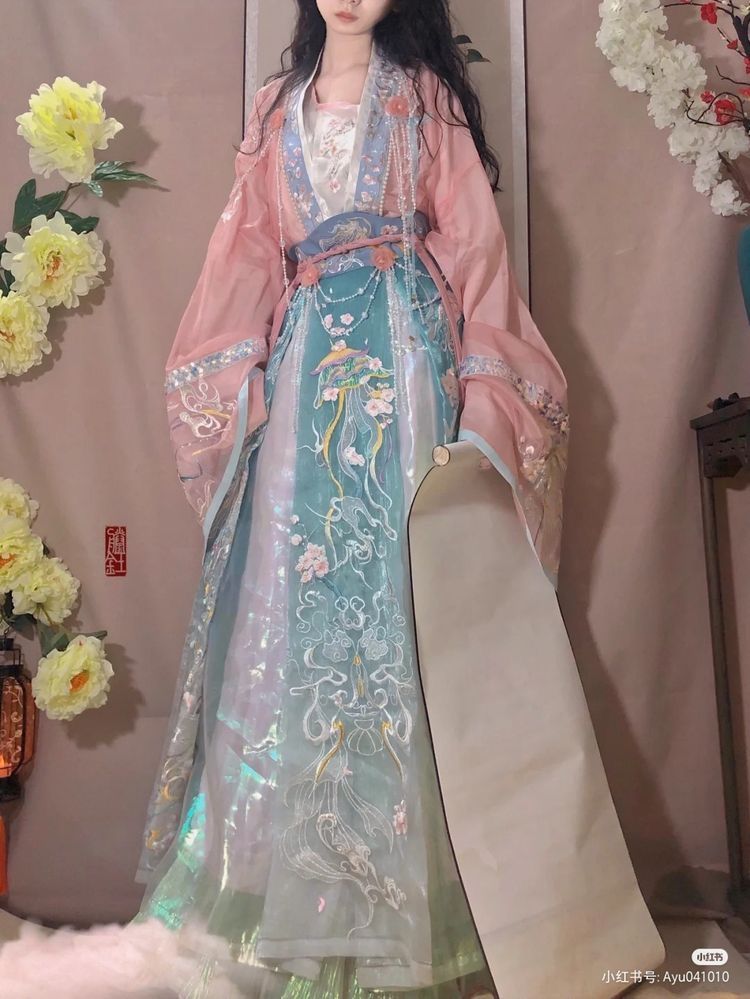 Gusu Linglong Jiao Cheongsam:The Essence of Traditional Chinese Elegance Gusu Linglong Jiao Cheongsam:The Essence of Traditional Chinese Elegance