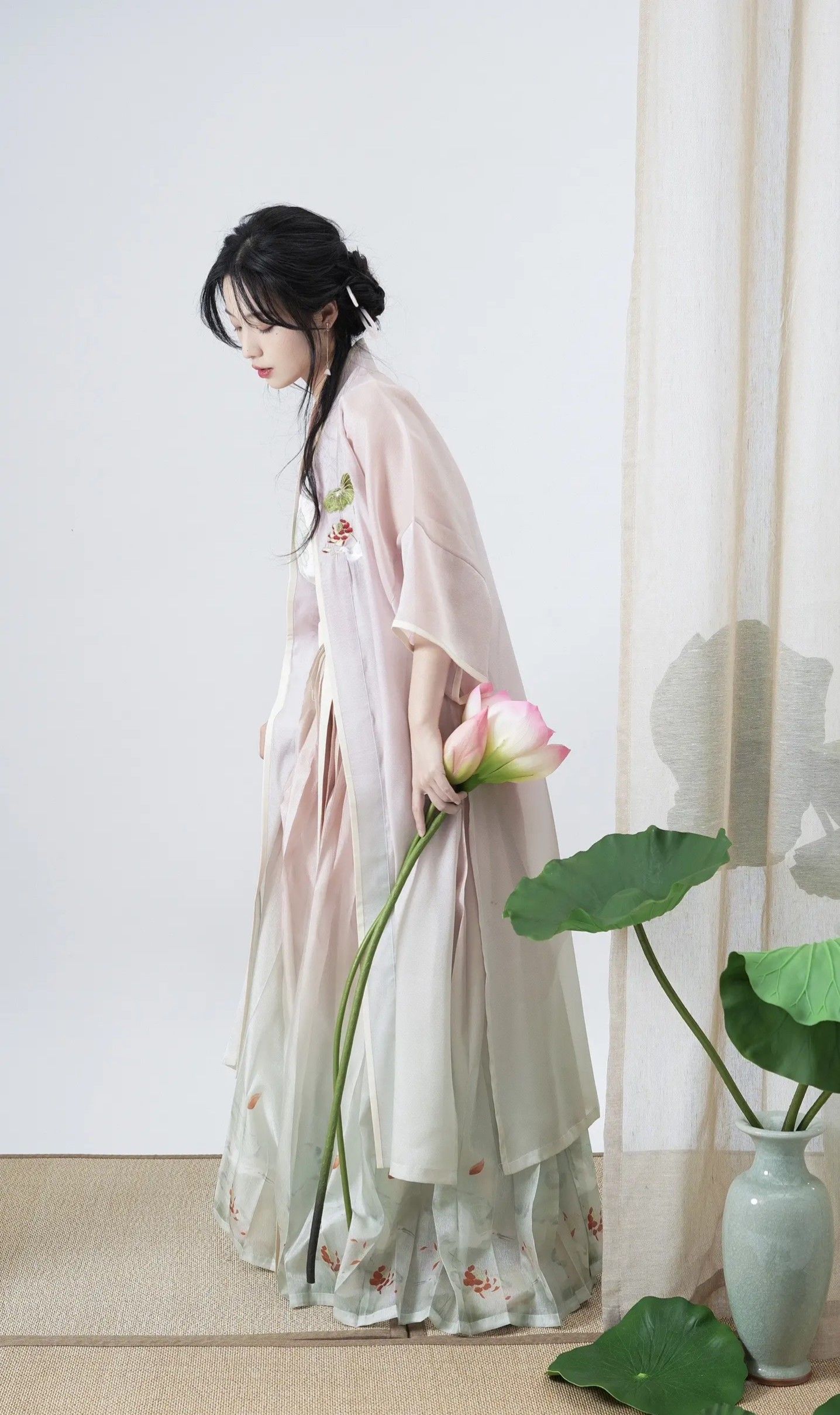 A Girls Summer Hanfu Outfit Set:A Blend of Tradition and Comfort A Girls Summer Hanfu Outfit Set:A Blend of Tradition and Comfort