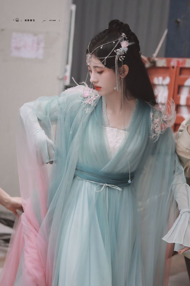Ancient Hanfu Fashion:A Childrens Performance of Cultural Splendor Ancient Hanfu Fashion:A Childrens Performance of Cultural Splendor