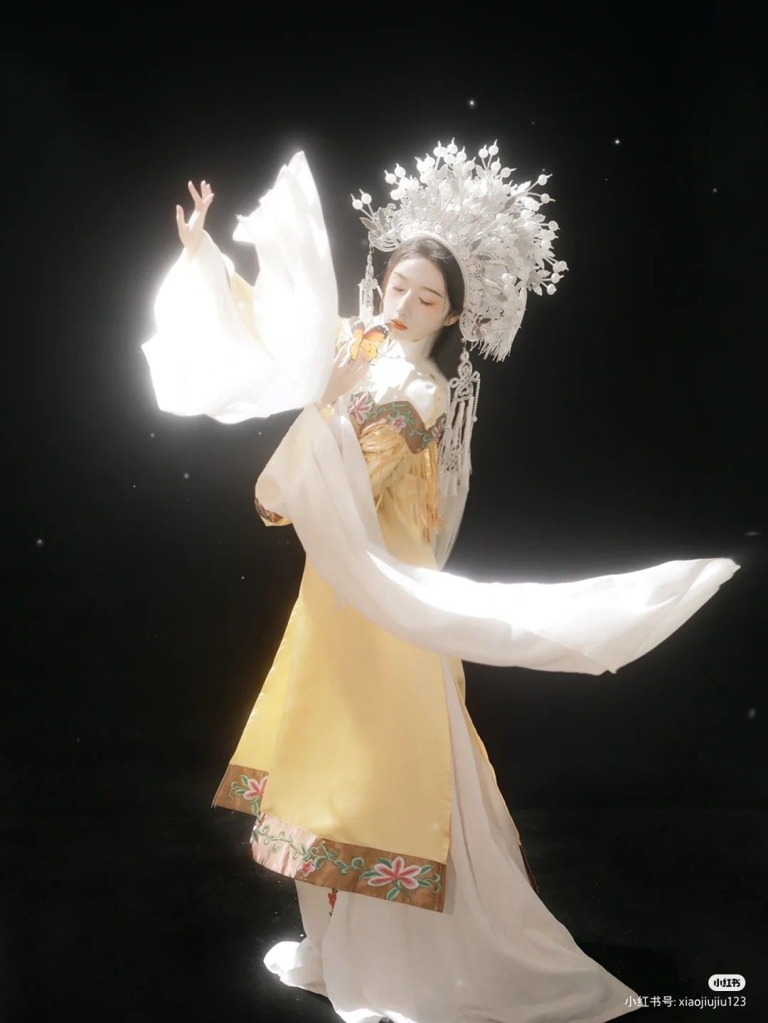 Embroidery on Hanfu Hair Bands:A Cultural Journey Through Traditional Chinese Craftsmanship Embroidery on Hanfu Hair Bands:A Cultural Journey Through Traditional Chinese Craftsmanship