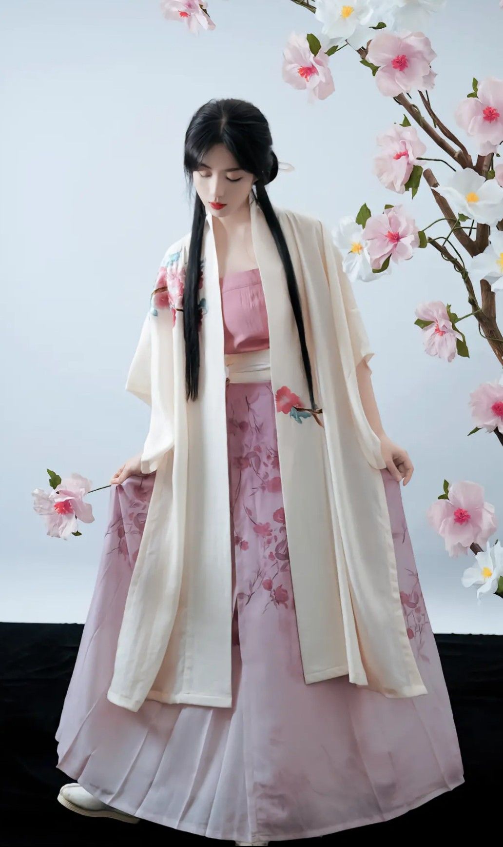 The Elegance of Cheongsam:A Closer Look at the Black Qipao Mini-Skirt The Elegance of Cheongsam:A Closer Look at the Black Qipao Mini-Skirt