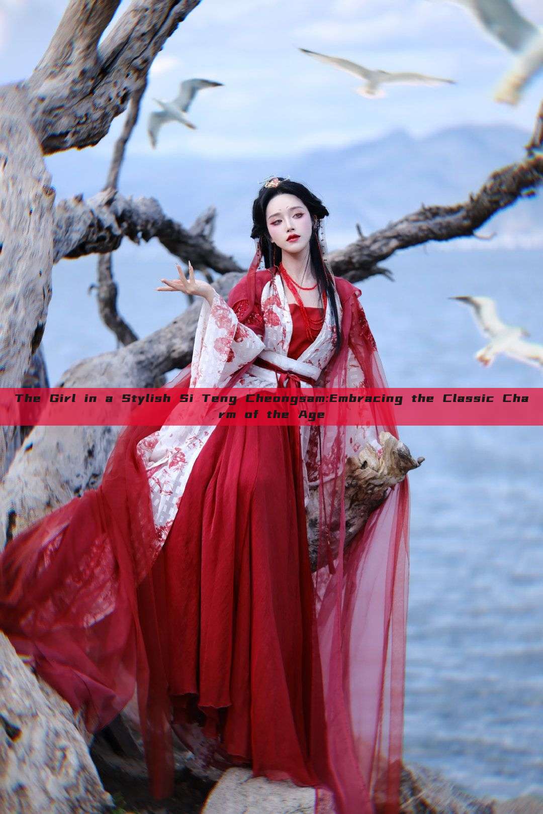 The Girl in a Stylish Si Teng Cheongsam:Embracing the Classic Charm of the Age