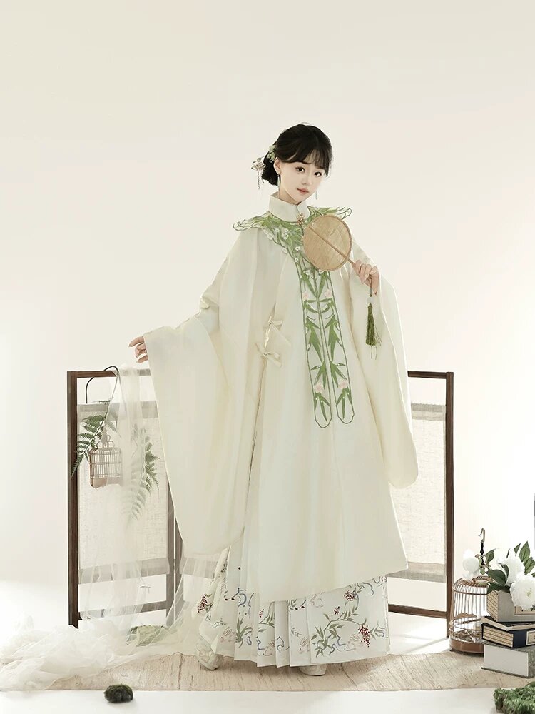 The Allure of Long-Style Neck-Strap Cheongsam The Allure of Long-Style Neck-Strap Cheongsam