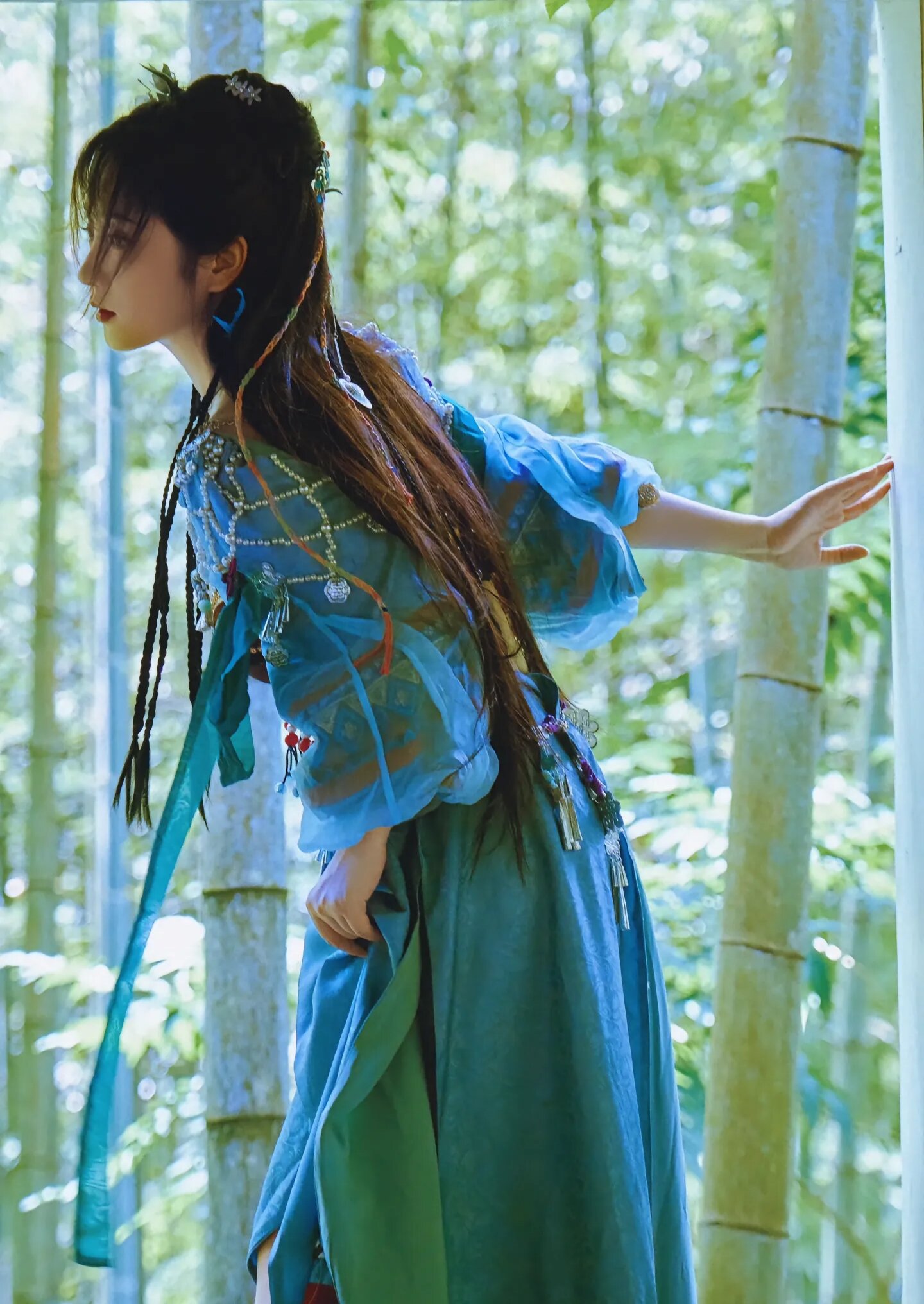 Ethereal Green:The Enchantment of Ancient Hanfu for a Junior High School Girl Ethereal Green:The Enchantment of Ancient Hanfu for a Junior High School Girl