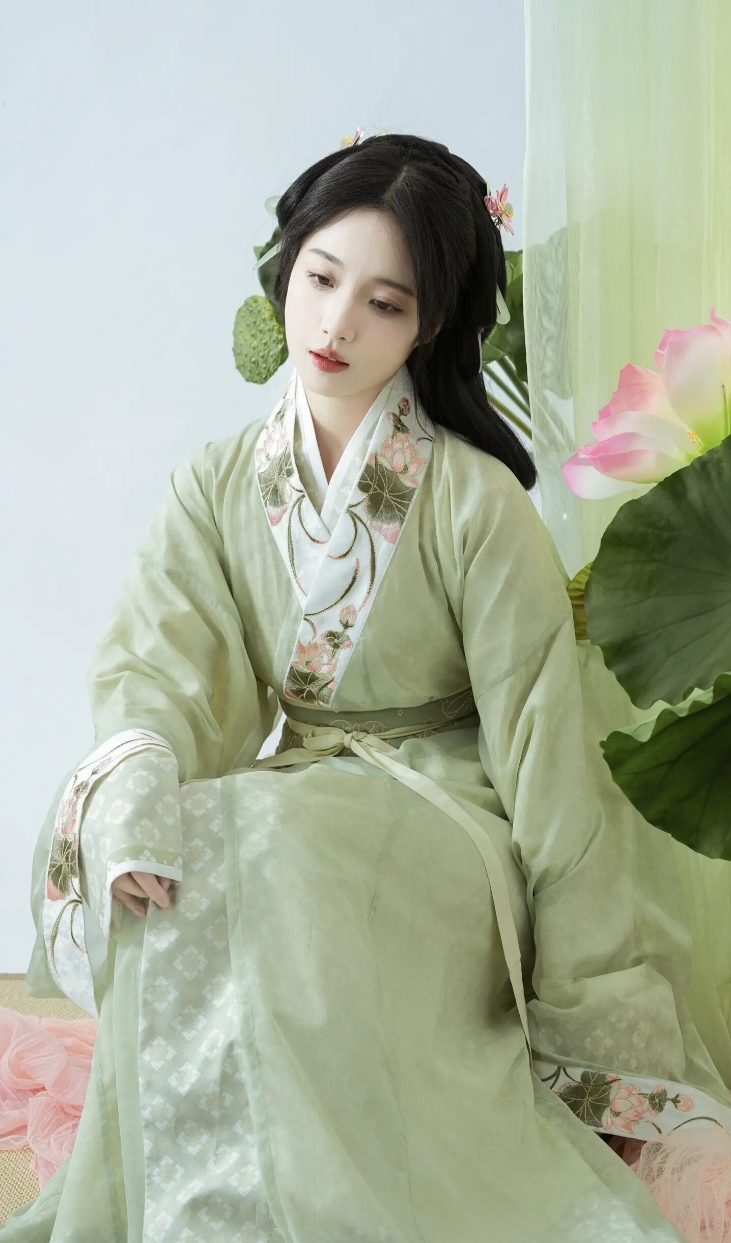 Elegant New Arrival:The Refinement of Cheongsam Skirts
