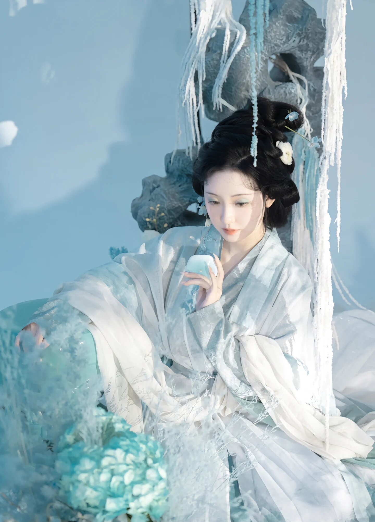 Winter Princess:The Enchanting Tale of a Girls Hanfu Dress and Princess Skirt in Autumn and Winter Winter Princess:The Enchanting Tale of a Girls Hanfu Dress and Princess Skirt in Autumn and Winter