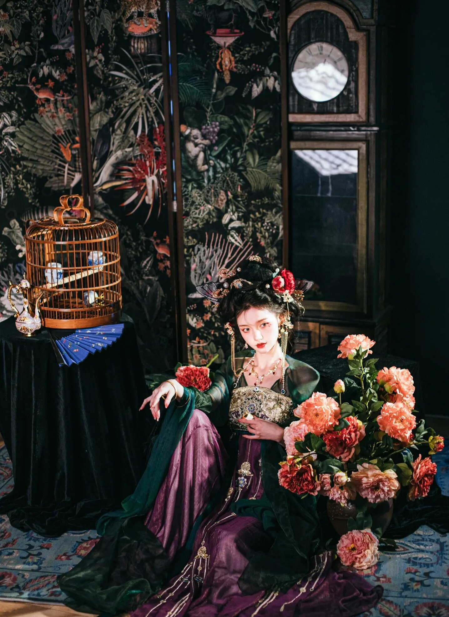 Reinventing Traditional Chinese Cheongsam:Modern Innovations in Classic Costume Design