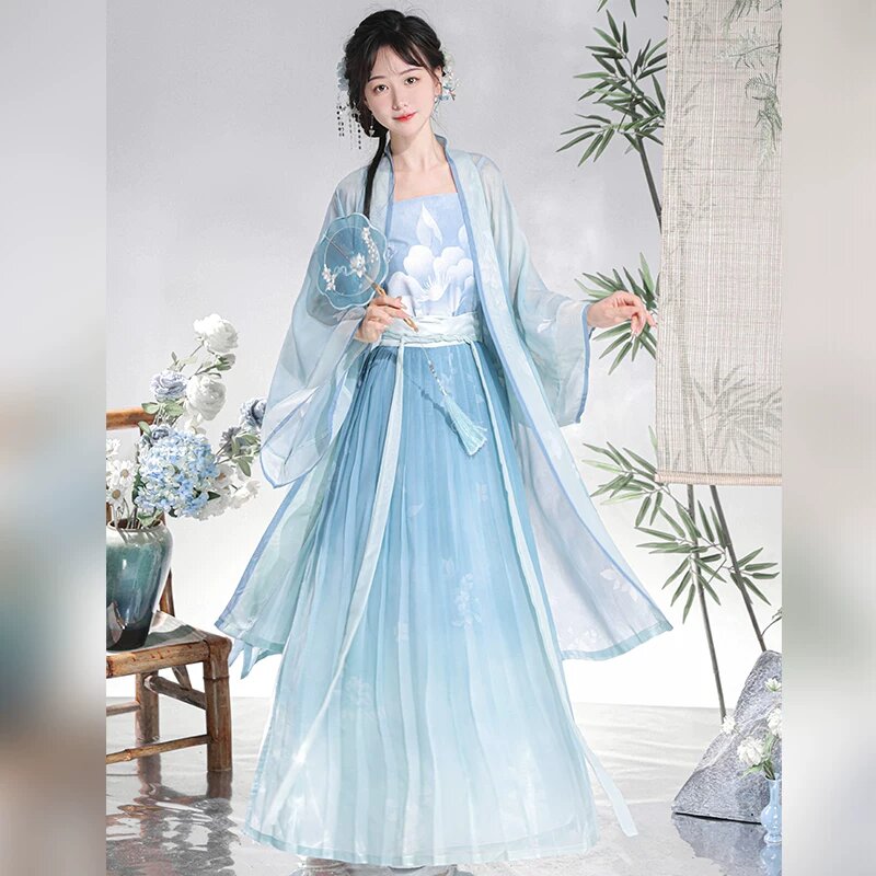 The Splendid Splendor of Zhaos Hanfu with the Delicate Little Flower Branch The Splendid Splendor of Zhaos Hanfu with the Delicate Little Flower Branch