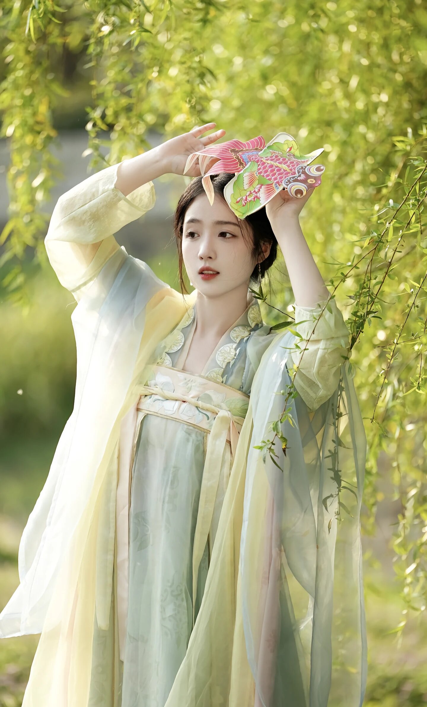 Three Generations of Renewed Hanfu:Exploring the Revival of Traditional Chinese Clothing