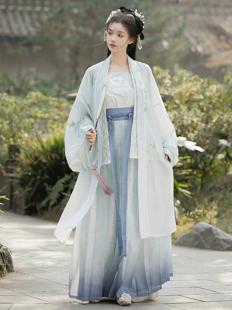 Hanfu Shoes:Summer Styles and Their Cultural Significance Hanfu Shoes:Summer Styles and Their Cultural Significance