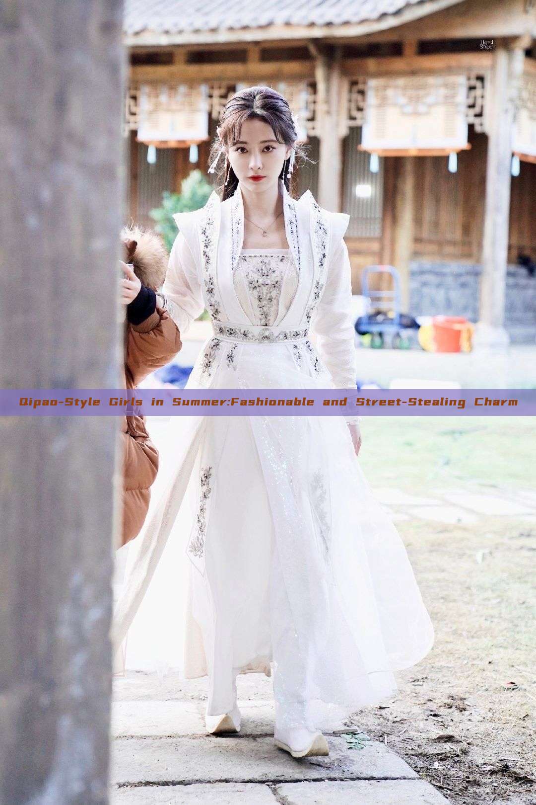 Qipao-Style Girls in Summer:Fashionable and Street-Stealing Charm Qipao-Style Girls in Summer:Fashionable and Street-Stealing Charm