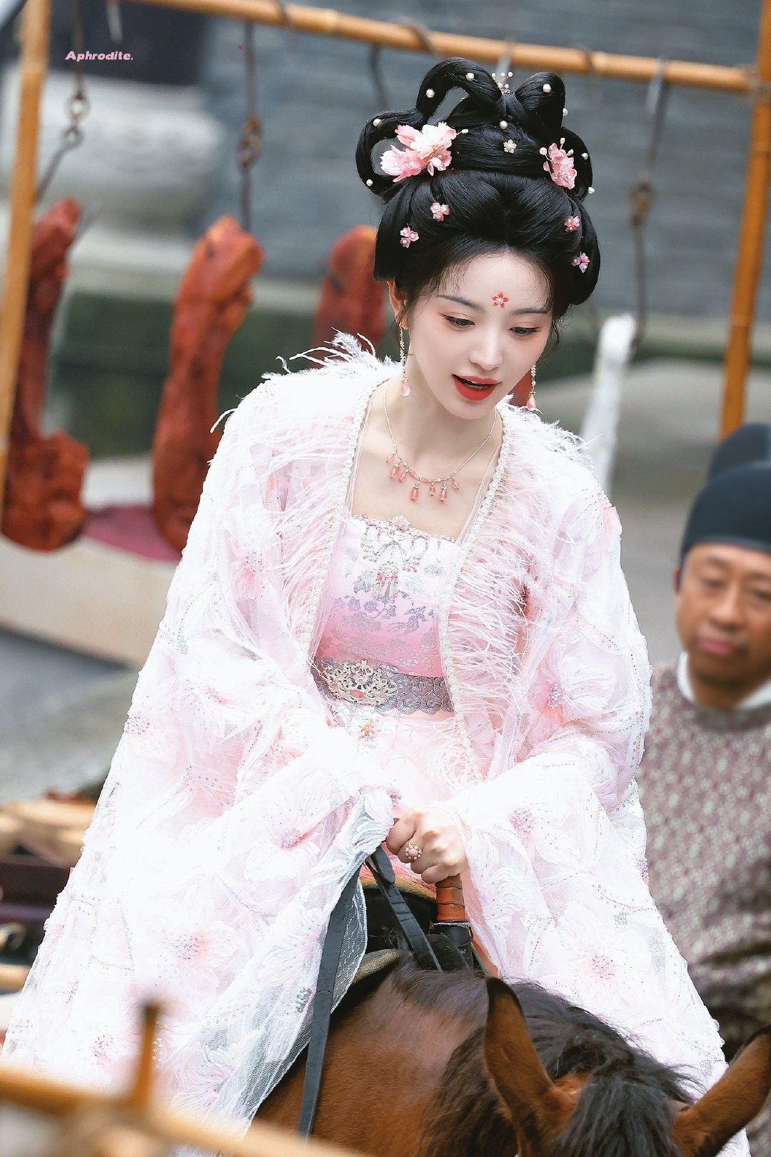 The Retro Charm of Traditional Chinese Cheongsam with its Oversized Sleeve in the Republic Era