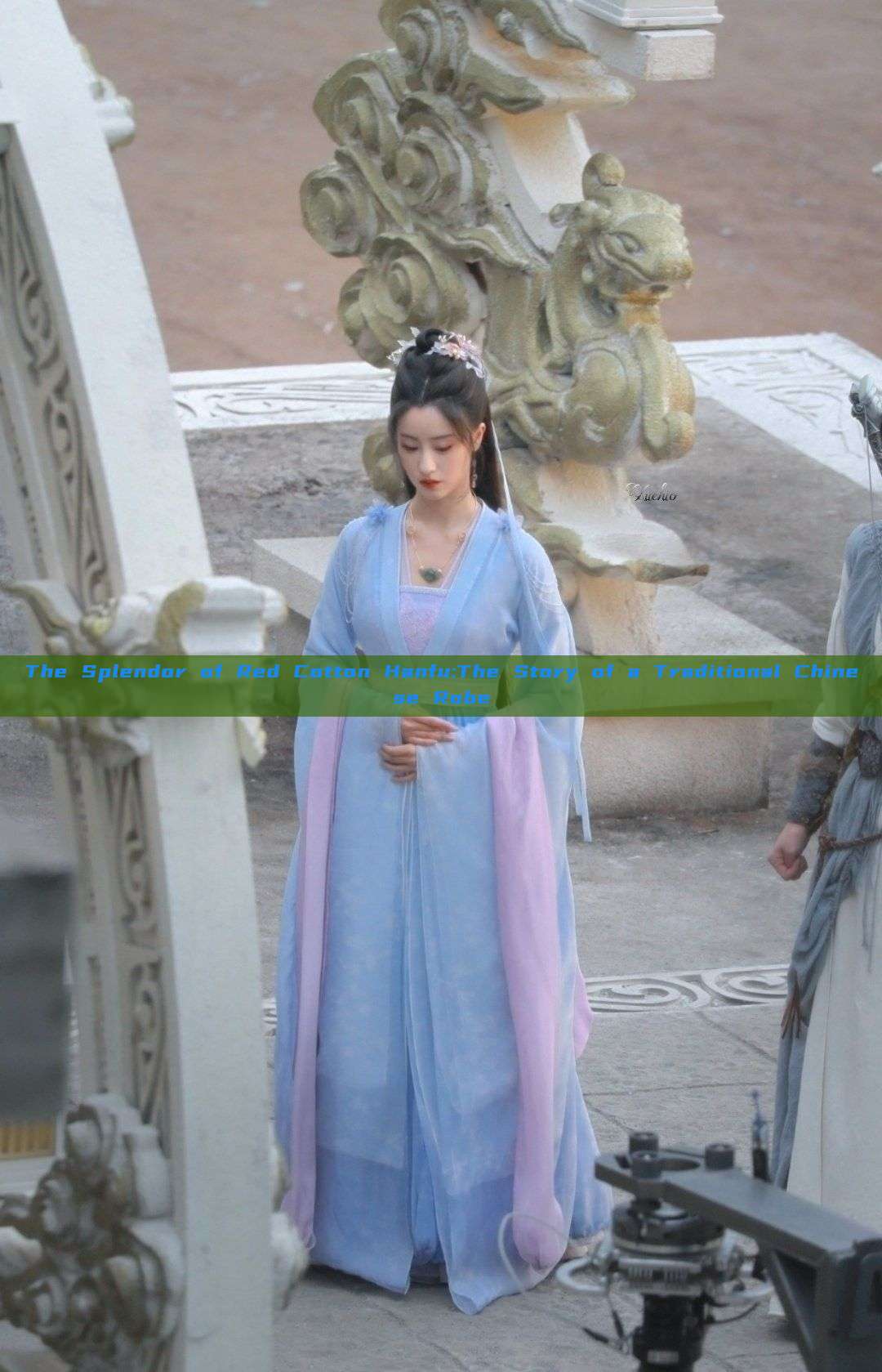 The Splendor of Red Cotton Hanfu:The Story of a Traditional Chinese Robe