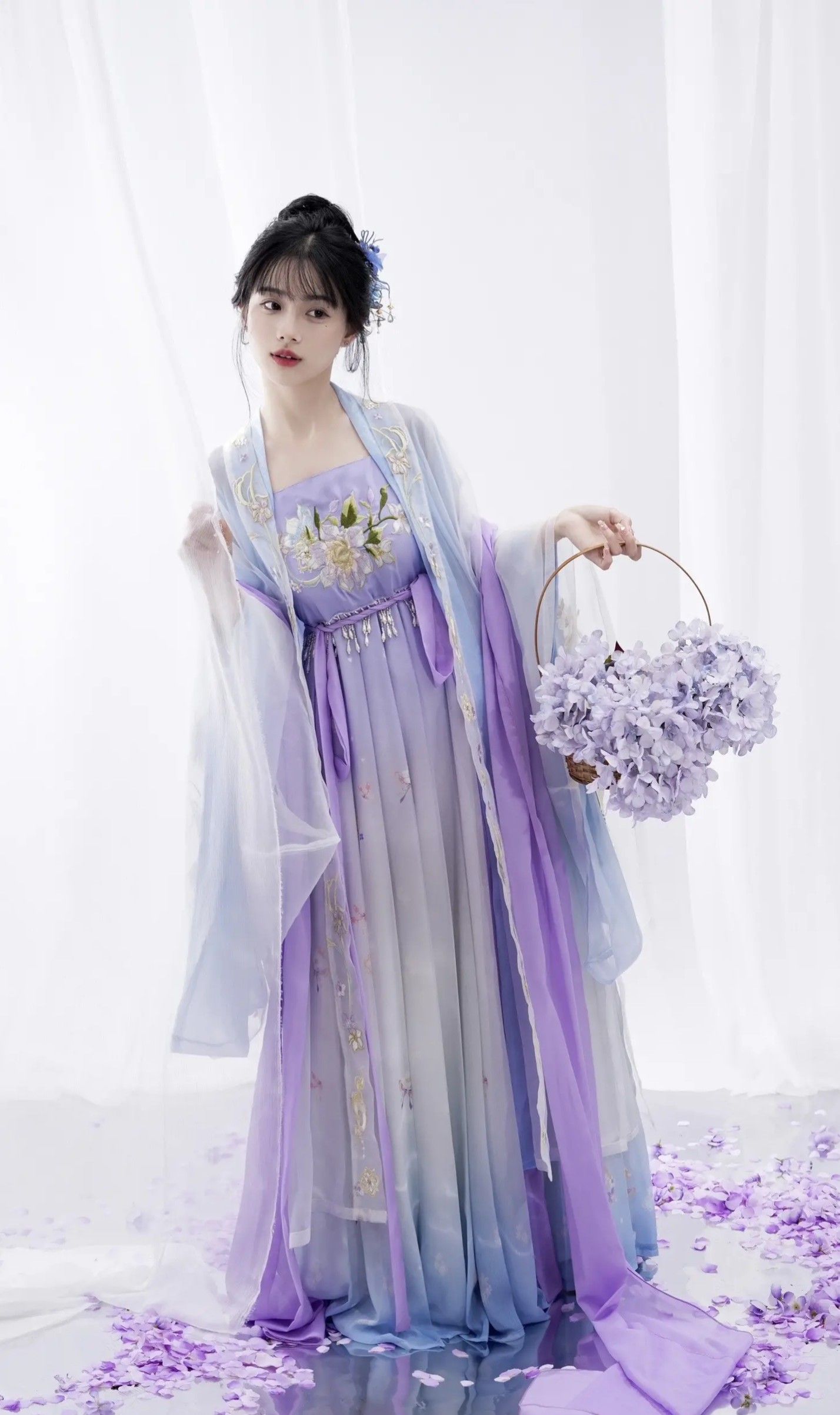 Chinese-Style Cheongsam Girls in Autumn Winter:Fashion Trends and Styling Tips