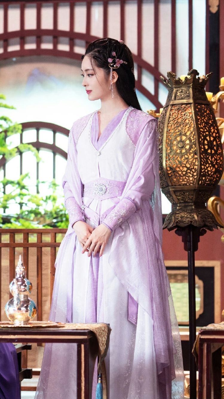 A Little Girl in a Traditional Chinese Hanfu Skirt:A Glimpse into Ancient Beauty