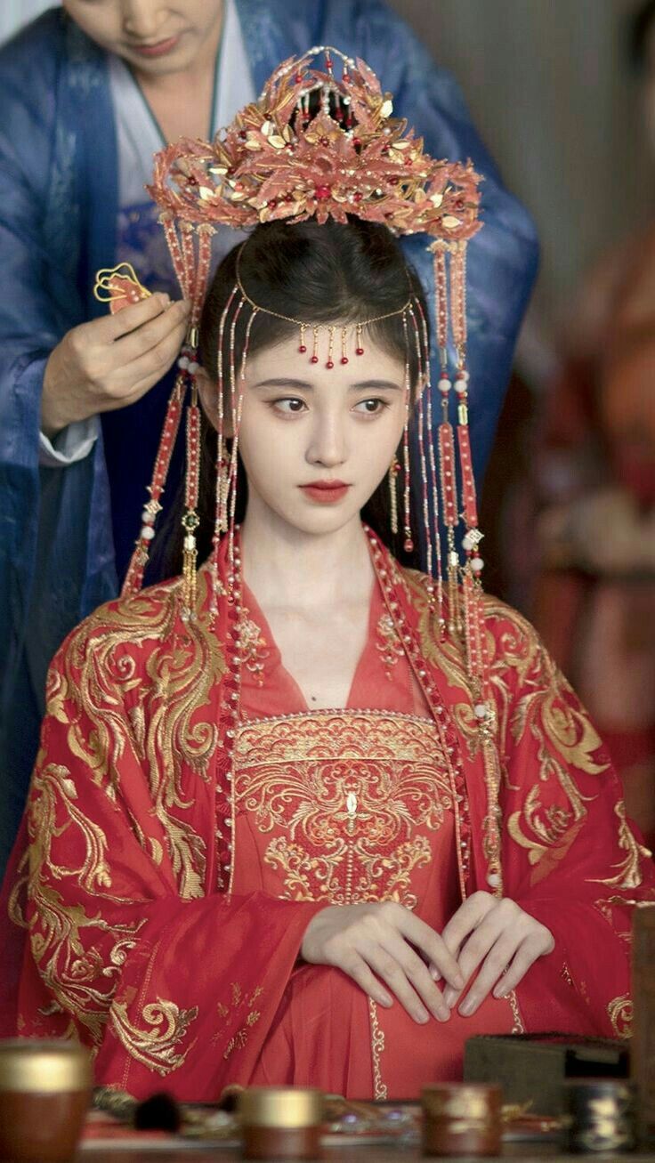 Elegant Embroidery:The Story of a Girls Hanfu Boots in Traditional Chinese Culture Elegant Embroidery:The Story of a Girls Hanfu Boots in Traditional Chinese Culture