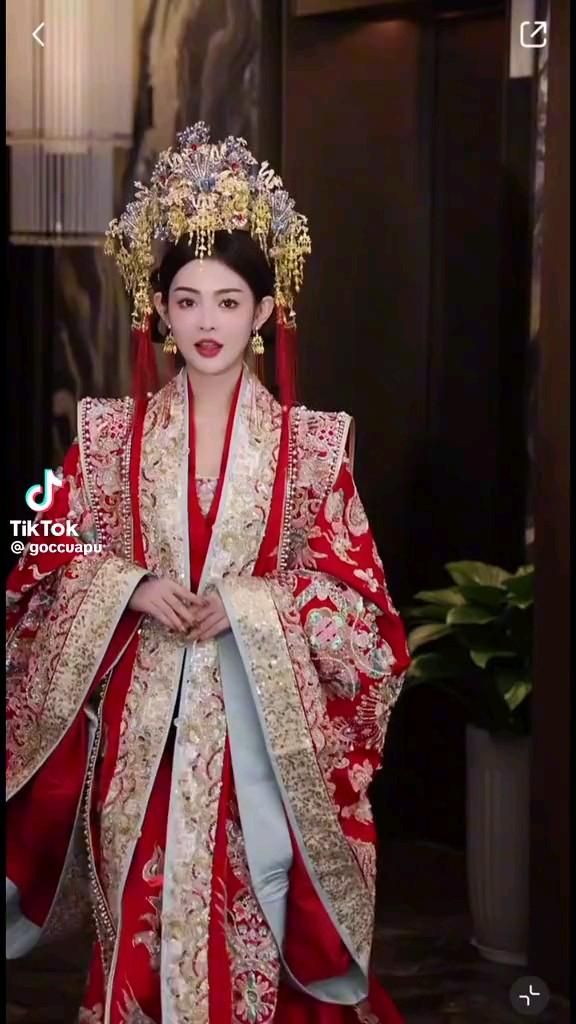 The Splendor of Cheongsam Culture in Pingjiang Road,Suzhou