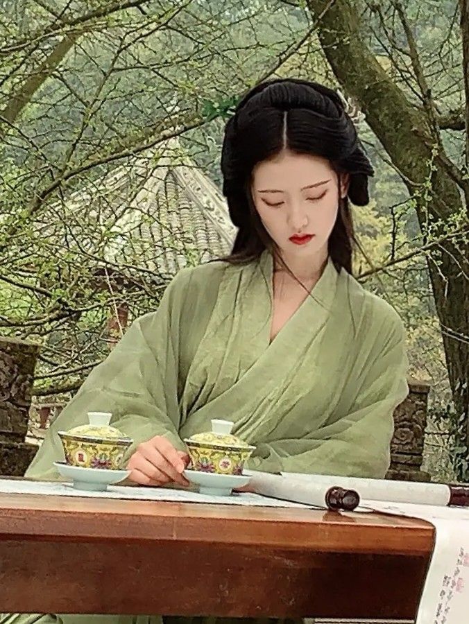 Elegant Hanfu Dress for Women:The Revival of Traditional Beauty in Modern Times Elegant Hanfu Dress for Women:The Revival of Traditional Beauty in Modern Times