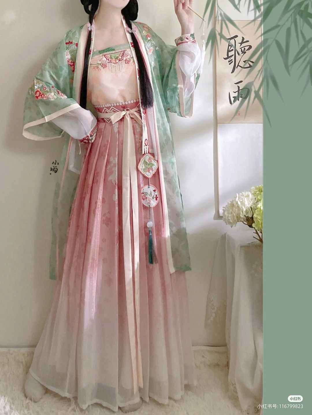 The Evolution of Hanfu Fashion:The Introduction of the Aircraft-Inspired Sleeve in Hanfu Shirts The Evolution of Hanfu Fashion:The Introduction of the Aircraft-Inspired Sleeve in Hanfu Shirts