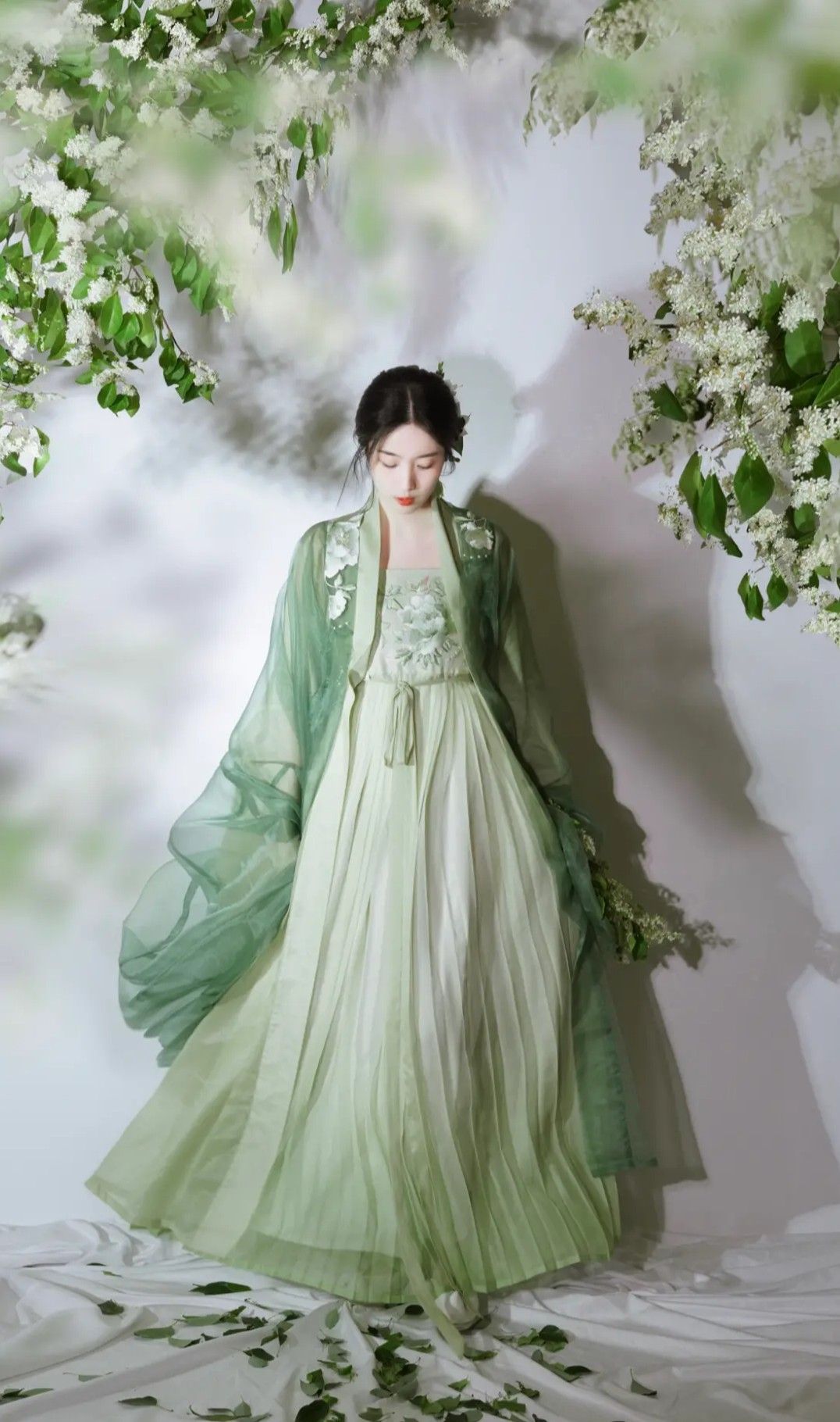 The Dominatrix of Hanfu:An Enigma of Dark Feminine Magic The Dominatrix of Hanfu:An Enigma of Dark Feminine Magic