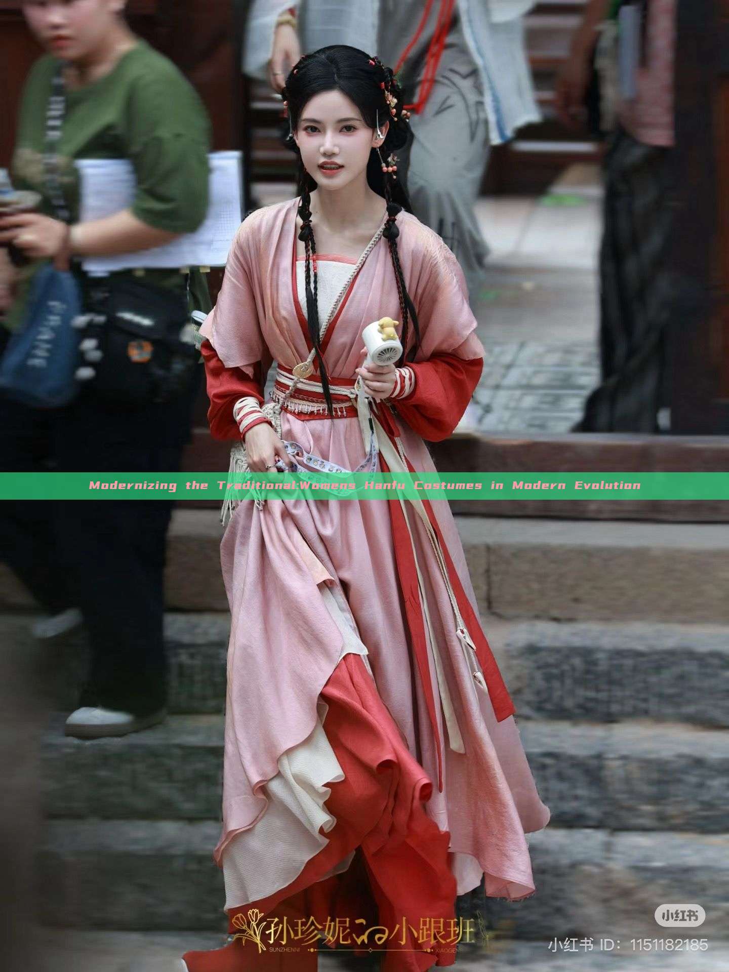 Modernizing the Traditional:Womens Hanfu Costumes in Modern Evolution Modernizing the Traditional:Womens Hanfu Costumes in Modern Evolution