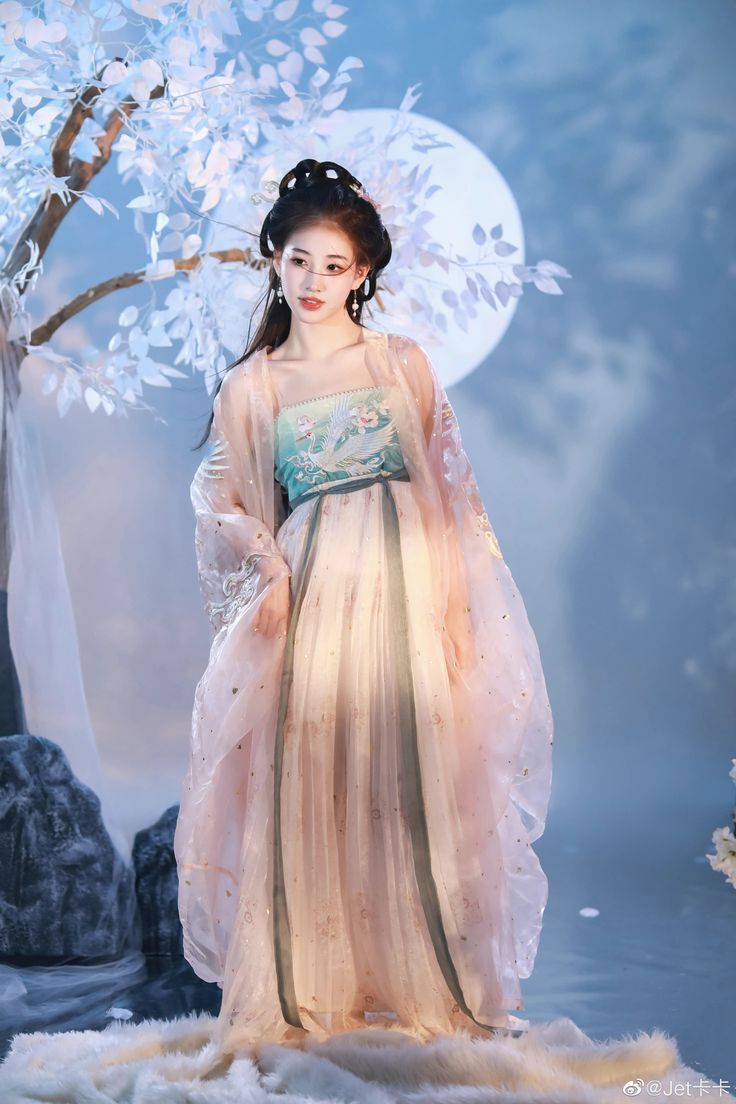Supernova Girls in Traditional Chinese Hanfu Fashion with Long Sleeves Supernova Girls in Traditional Chinese Hanfu Fashion with Long Sleeves