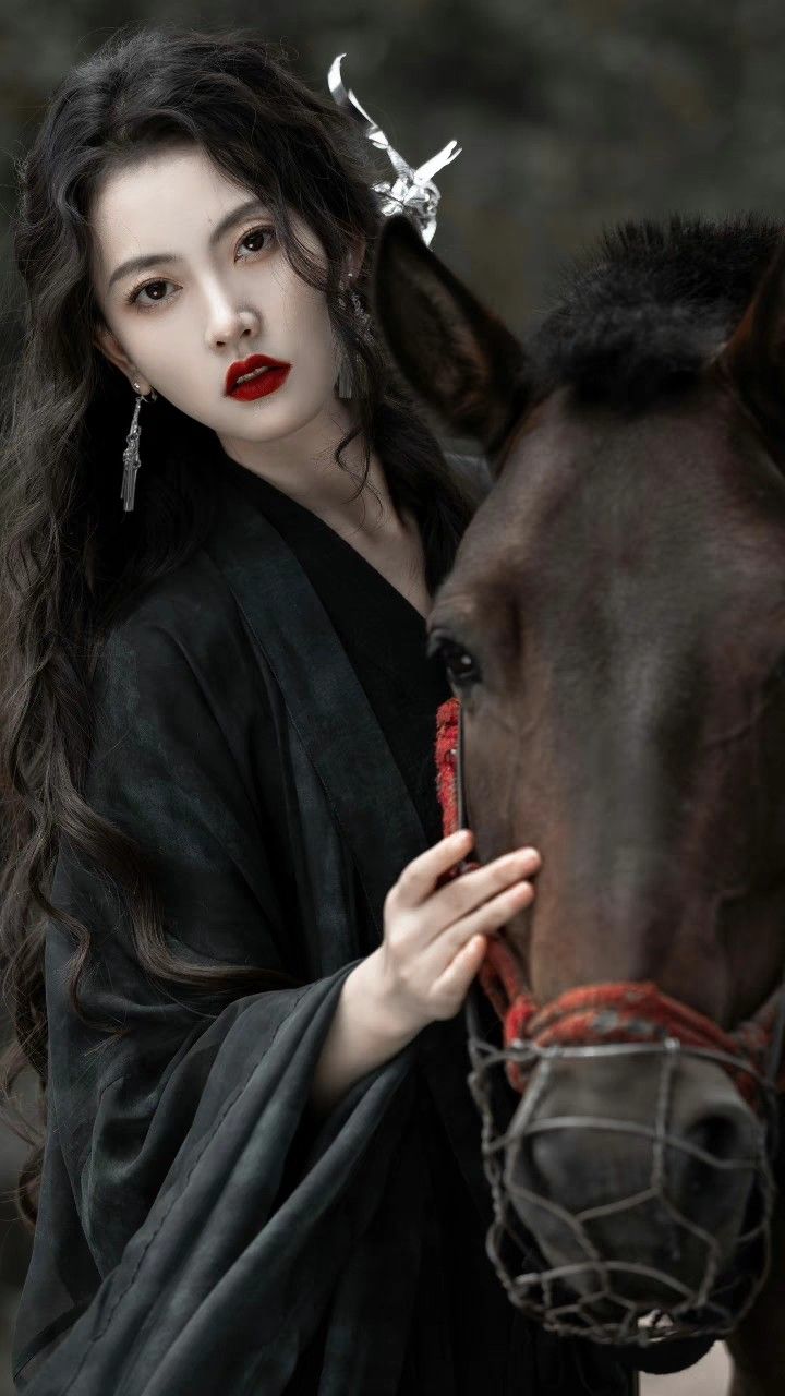 The Journey of a 13-Year-Old Student into the World of Traditional Hanfu Costumes The Journey of a 13-Year-Old Student into the World of Traditional Hanfu Costumes