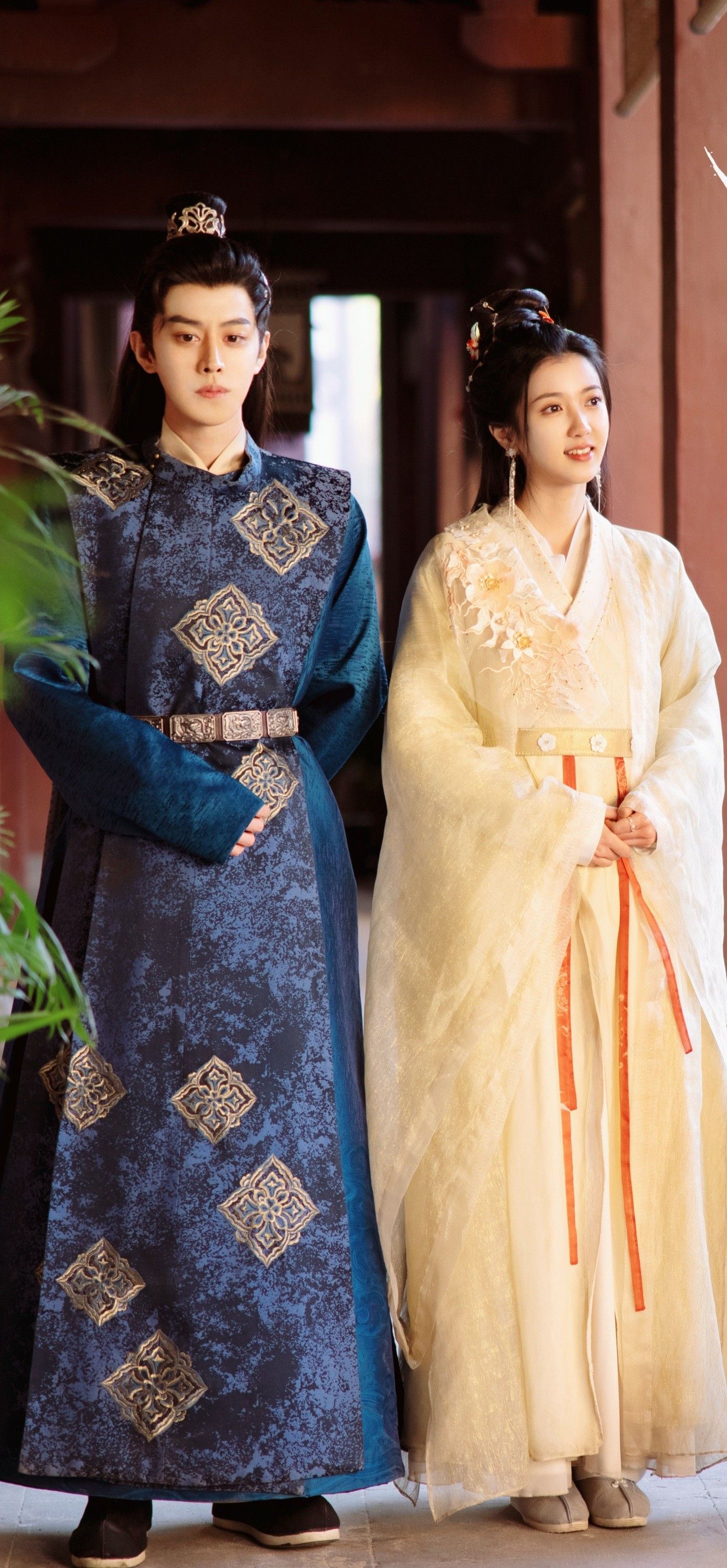Little Girls in Traditional Gorges Clothes:Winter Fashion Trends in Traditional Chinese Costume Little Girls in Traditional Gorges Clothes:Winter Fashion Trends in Traditional Chinese Costume
