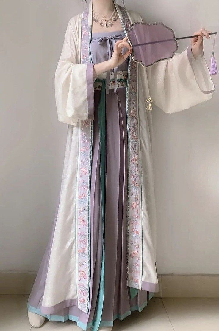 Mingyue Xuans Original Hanfu:A Journey Through Traditional Elegance Mingyue Xuans Original Hanfu:A Journey Through Traditional Elegance