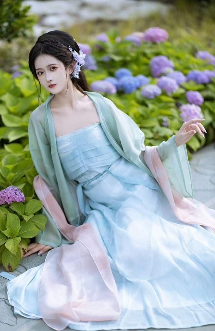 The Starry Sky and the Ethereal Horseface Skirt:A Journey into Traditional Chinese Beauty