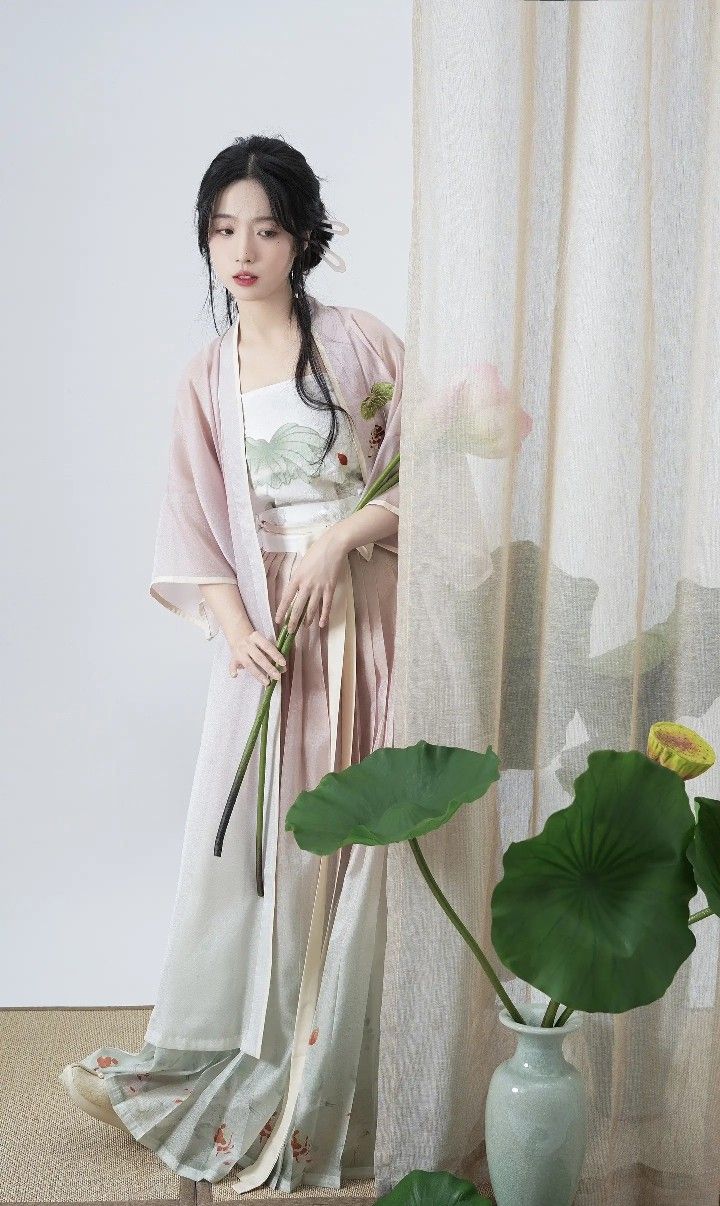 Peach Blossom Original Hanfu Robe with Oversized Sleeves:The Story of Peach 14s Signature Design Peach Blossom Original Hanfu Robe with Oversized Sleeves:The Story of Peach 14s Signature Design