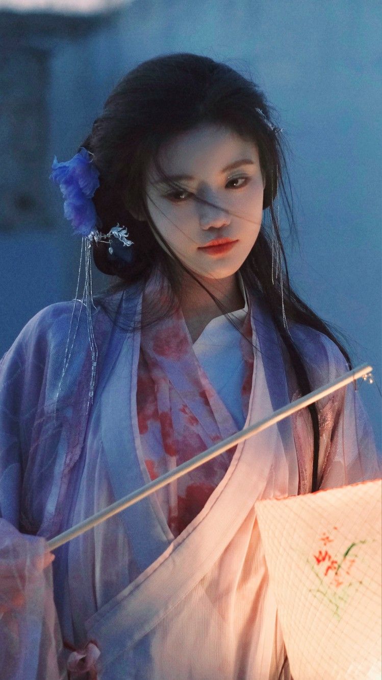 The Journey of an Eight-Year-Old Girl into the World of Hanfu Fashion