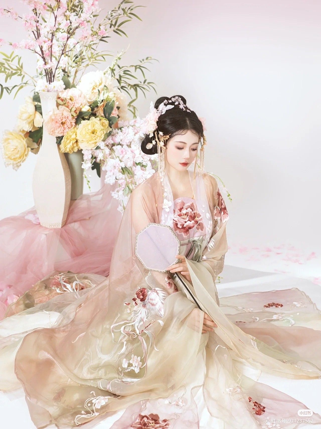 Winter Fashion:Plus-Size Cheongsam Embracing Traditional Elegance Winter Fashion:Plus-Size Cheongsam Embracing Traditional Elegance
