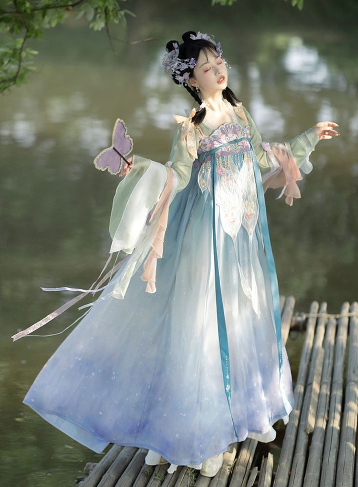 Winter Warmth in Traditional Hanfu:The Qiuyi Robe Winter Warmth in Traditional Hanfu:The Qiuyi Robe