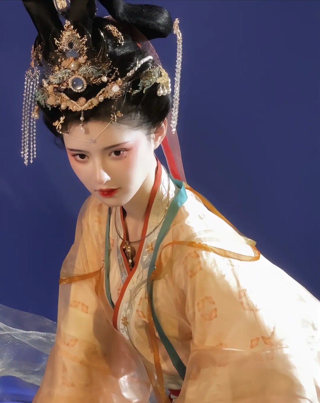 Winter-Ready:The Enchantment of Girls Hanfu Long Skirts in Autumn and Winter