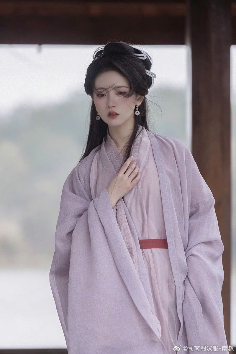 Womens Autumn and Winter Song Dynasty Hanfu Fashion:A Review of Traditional Elegance Womens Autumn and Winter Song Dynasty Hanfu Fashion:A Review of Traditional Elegance