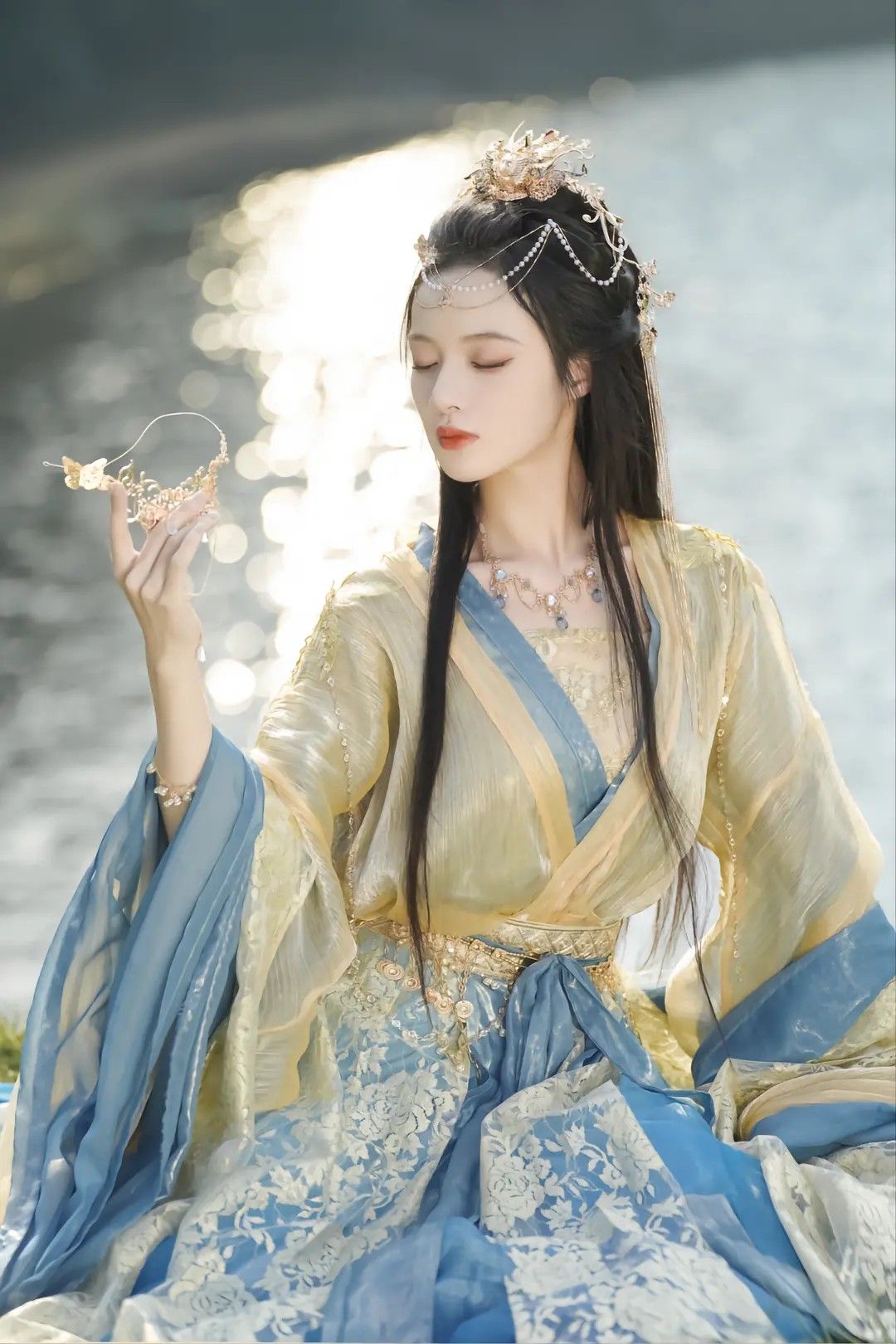 Embracing Modernity in a New Wave of Womens Cheongsam Skirts:A Glamor of Foreign Chic Embracing Modernity in a New Wave of Womens Cheongsam Skirts:A Glamor of Foreign Chic