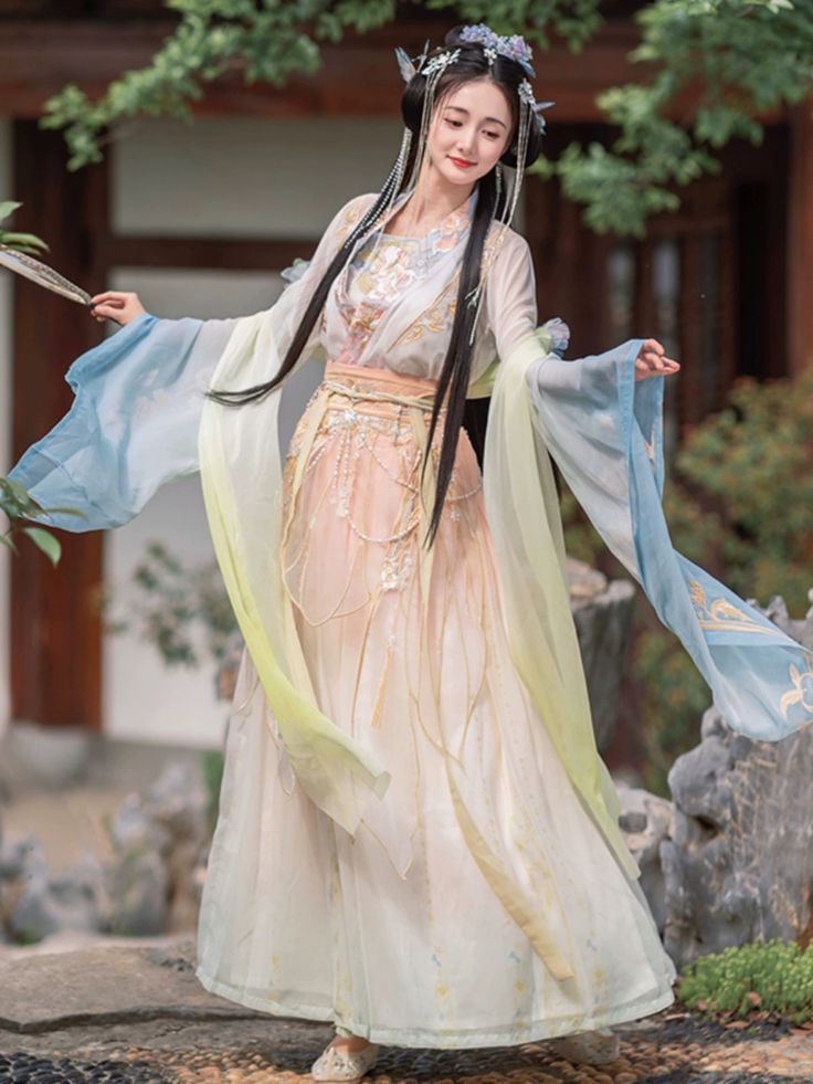 The Splendor of Ming-Style Flower Marriages in Traditional Hanfu Fashion The Splendor of Ming-Style Flower Marriages in Traditional Hanfu Fashion